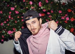 两个男的吃瓜博主视频,揭秘两位吃瓜博主的热辣视频内容